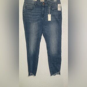 Wrap+ weft New YorkCity skinny Women's blue stretchy ankle Jeans size “16x29”